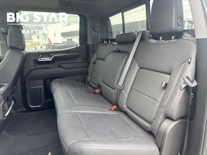 Used 2025 GMC Sierra 1500 SLT w/ SLT Premium Plus Package