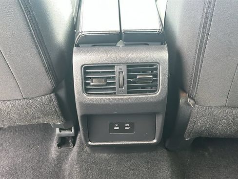 Used 2025 Nissan Rogue SV FWD image 30