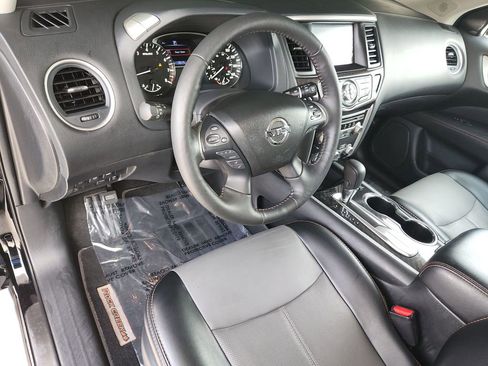 Used 2020 Nissan Pathfinder SL image 11