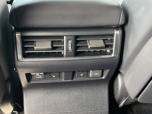 Used 2024 Lexus GX 550 AWD/4WD image 13