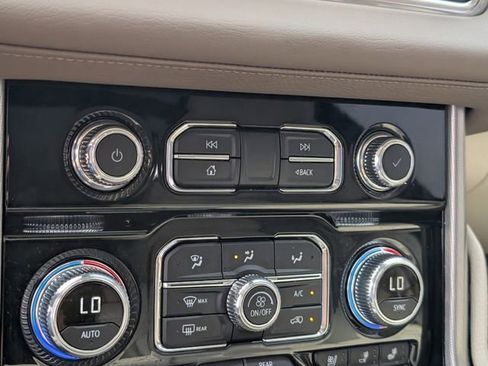 Used 2024 GMC Yukon Denali AWD/4WD image 15