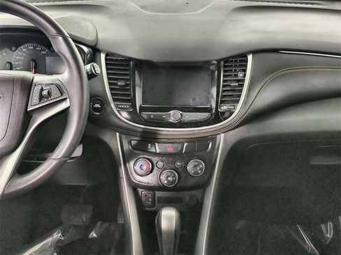 Certified 2022 Chevrolet Trax LT w/ LT Convenience Package image 19