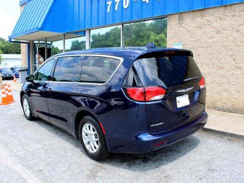 Used 2020 Chrysler Voyager LX image 6