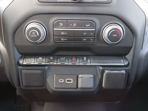 Used 2023 Chevrolet Silverado 1500 Custom image 12