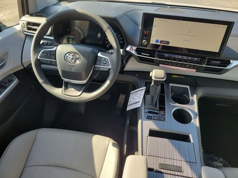 New 2026 Toyota Sienna XLE FWD image 26