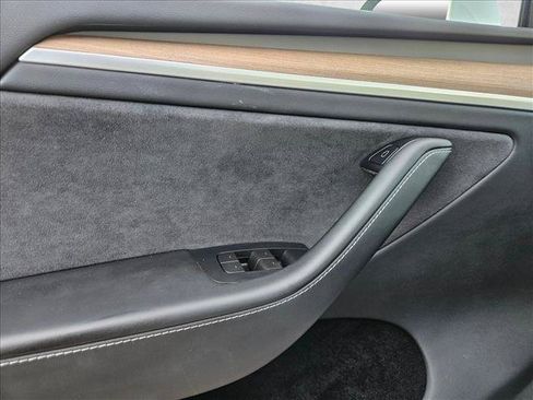 Used 2023 Tesla Model Y Long Range AWD/4WD image 26
