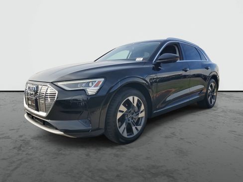 Used 2023 Audi e-tron Premium Plus w/ Premium Plus Package image 2