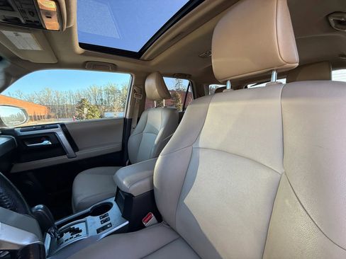 Used 2016 Toyota 4Runner SR5 Premium image 12