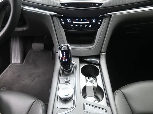 Used 2025 Cadillac XT5 Premium Luxury FWD image 13