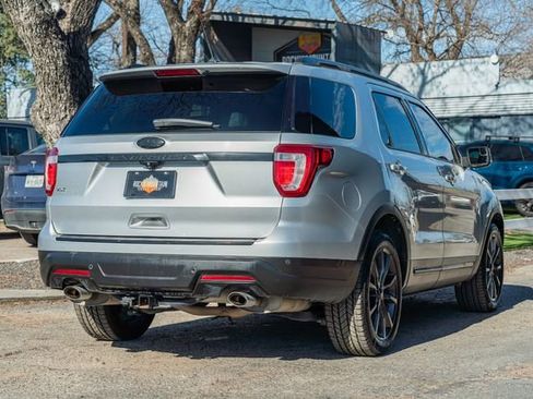 Used 2018 Ford Explorer XLT w/ Equipment Group 202A image 5