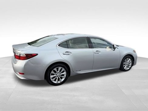 Used 2013 Lexus ES 300h w/ Luxury Pkg FWD image 31