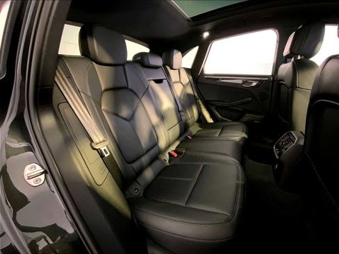 Certified 2024 Porsche Macan image 23