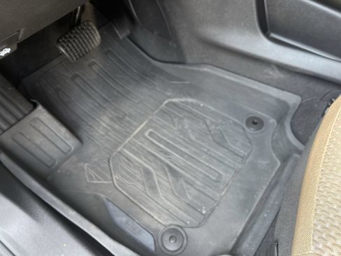 Used 2024 GMC Terrain SLE w/ Driver Convenience Package FWD image 35