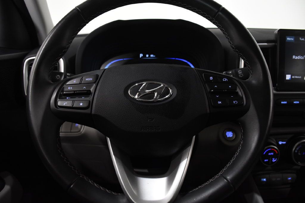 Certified 2025 Hyundai Venue SEL FWD image 19