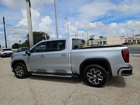 Used 2022 GMC Sierra 1500 SLT AWD/4WD image 5