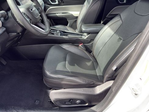 Used 2023 Jeep Compass Limited image 11