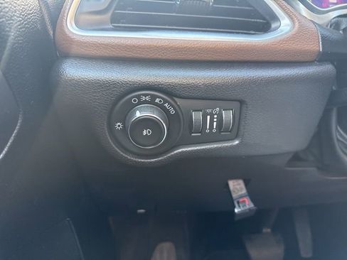 Used 2017 Chrysler Pacifica Limited w/ UConnect Theater Package image 14