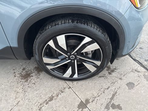 Used 2023 Volvo XC40 B5 Plus w/ Protection Package Premier image 12