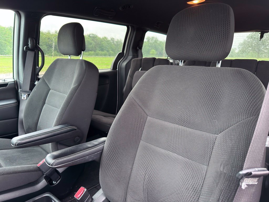 Used 2017 Dodge Grand Caravan SE FWD image 20