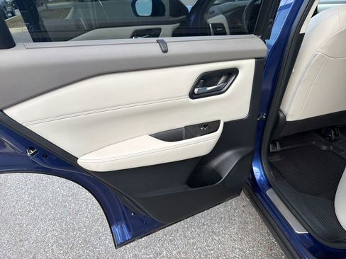 Used 2023 Nissan Rogue SL w/ SL Premium Package image 19