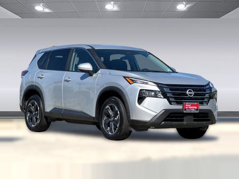 Used 2025 Nissan Rogue SV FWD image 6
