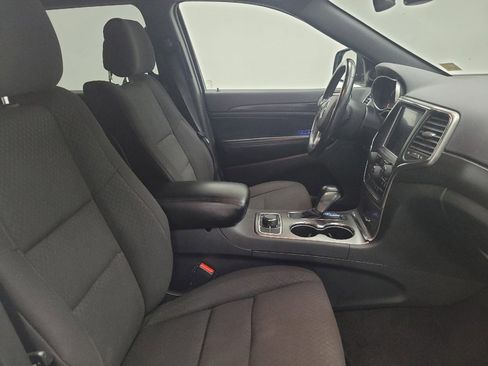 Used 2018 Jeep Grand Cherokee Laredo image 21