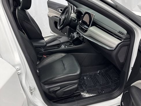 Used 2023 Jeep Compass Limited w/ Sun and Sound Group image 30