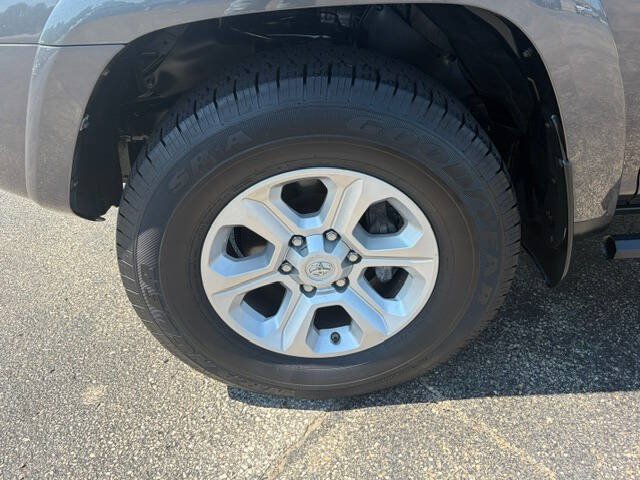 Used 2021 Toyota 4Runner SR5 AWD/4WD image 18