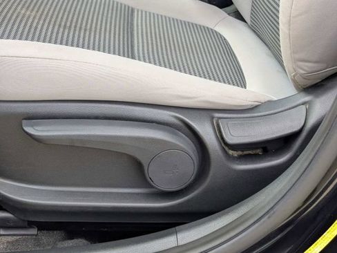 Used 2022 Hyundai Kona SE FWD image 19