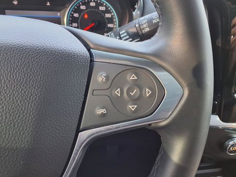 Used 2023 Chevrolet Traverse LT FWD image 17