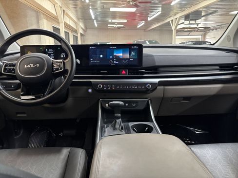 Used 2026 Kia Carnival FWD image 36