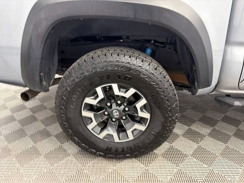 Used 2021 Toyota Tacoma TRD Off-Road AWD/4WD image 18