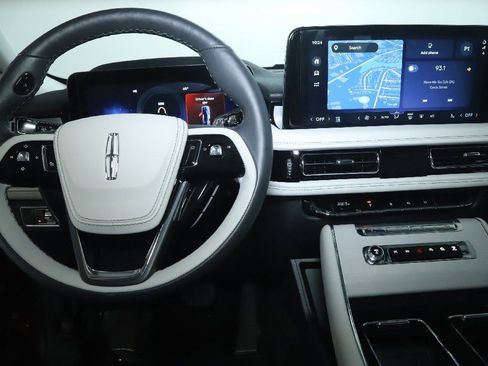 Certified 2025 Lincoln Aviator Reserve w/ Equipment Group 201A image 28