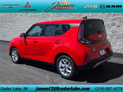 Used 2025 Kia Soul LX w/ LX Technology Package FWD image 3