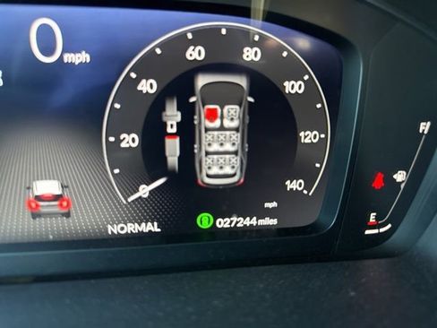 Used 2025 Honda Pilot Black Edition image 7