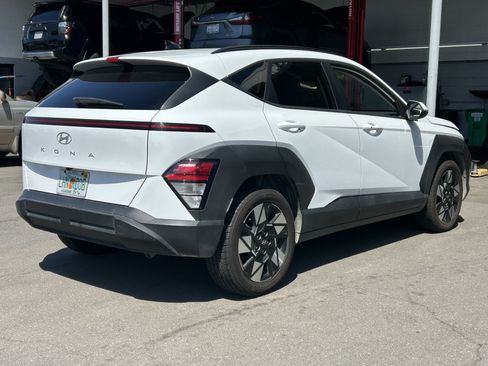 Used 2025 Hyundai Kona SEL FWD image 3