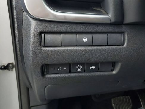 Used 2025 Nissan Rogue SV FWD image 14