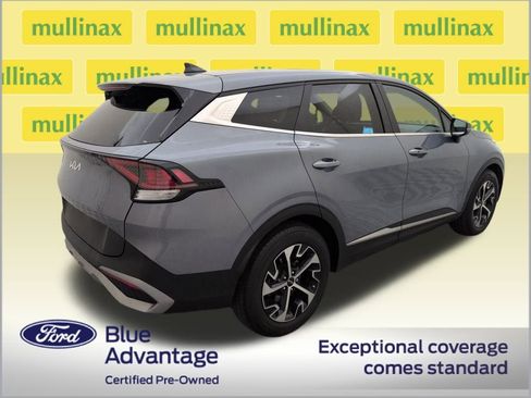 Used 2023 Kia Sportage EX image 3