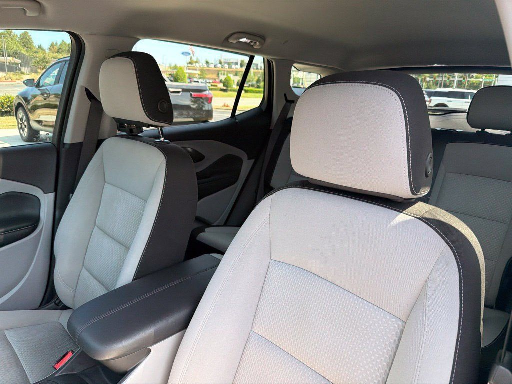 Used 2024 GMC Terrain SLE FWD image 23