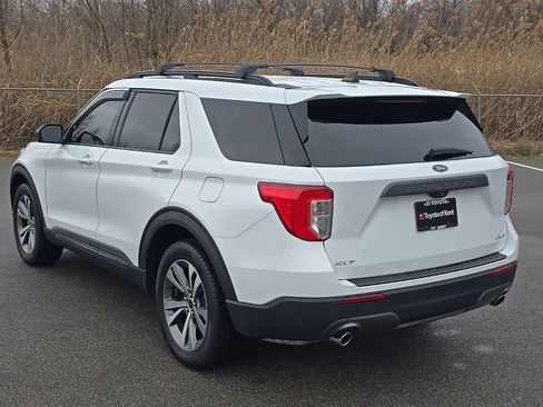 Used 2021 Ford Explorer XLT w/ Equipment Group 202A image 7