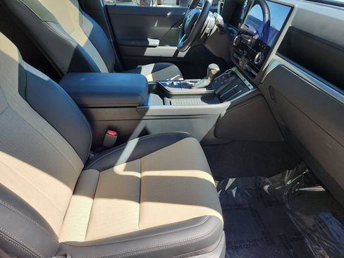 Used 2025 Lexus GX 550 AWD/4WD image 3