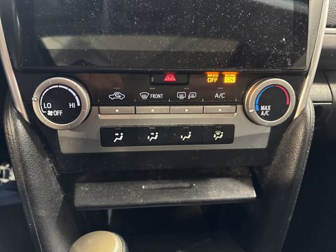 Used 2014 Toyota Camry SE image 21