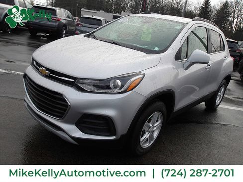 Used 2018 Chevrolet Trax LT w/ LT Convenience Package image 3