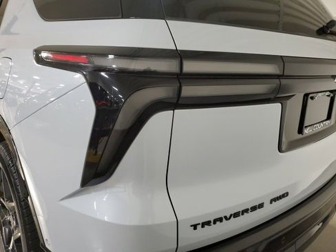 Used 2026 Chevrolet Traverse RS image 30