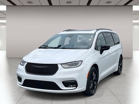 Used 2025 Chrysler Pacifica Limited FWD image 8