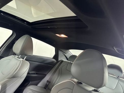 Certified 2025 Hyundai Elantra Limited image 29