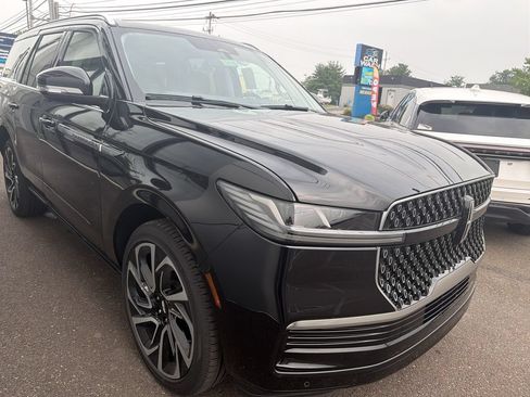 New 2027 Lincoln Navigator Reserve AWD/4WD image 4