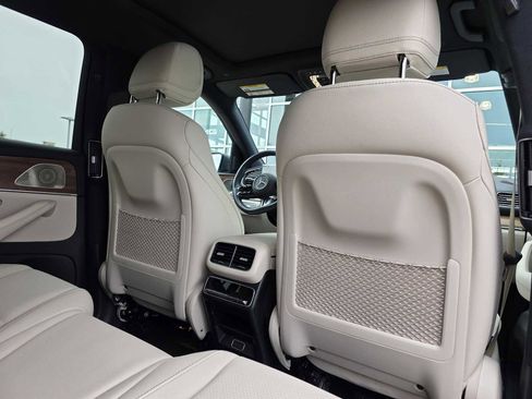 Certified 2025 Mercedes-Benz GLS 450 4MATIC image 8