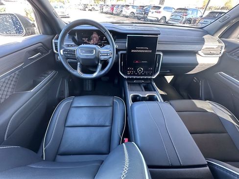 Used 2024 GMC Acadia Denali image 2