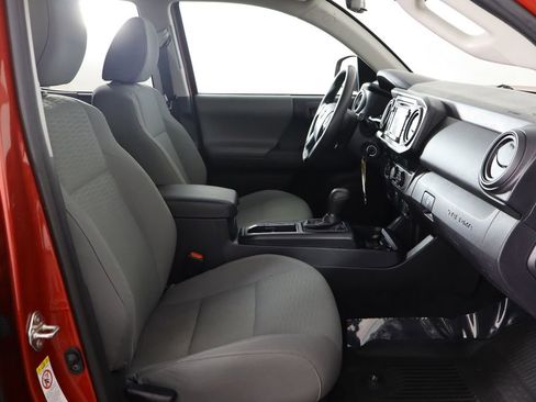 Used 2019 Toyota Tacoma SR w/ SR Convenience Package image 19